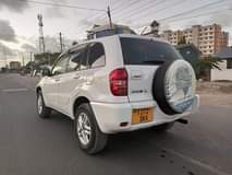 A picture of Toyota Rav 4 Kilitime Registration DKK Pearl In Colour Mwaka