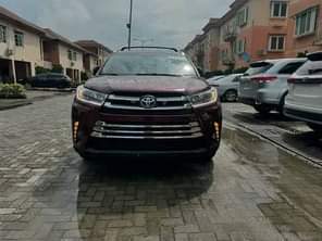 A picture of DIRECT TOKUNBO 2015 TOYOTA HIGHLANDER LIMITED AWD Panoramic Roof Thumbstart