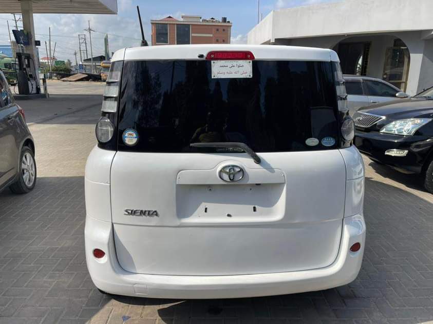 A picture of TOYOTA SIENTA