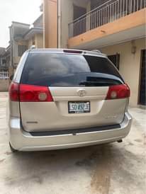 A picture of Manual 2006 Toyota Sienna