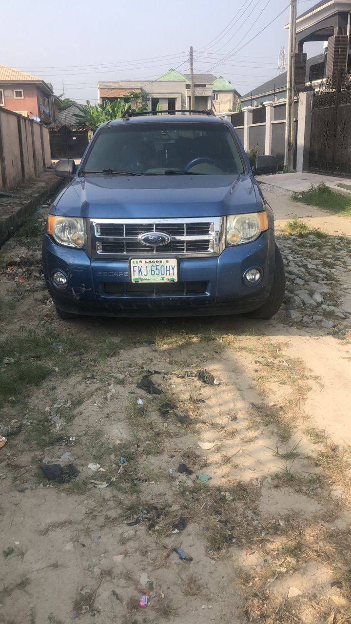 A picture of 010 Ford escape