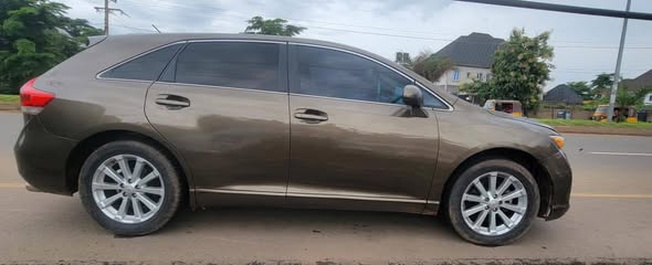 A picture of Distress 010 Toyota Venza With TOP NOISE AC Need gas