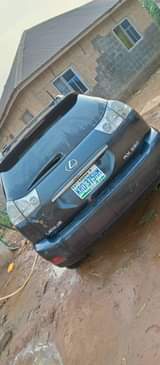 A picture of Lexus RX 330