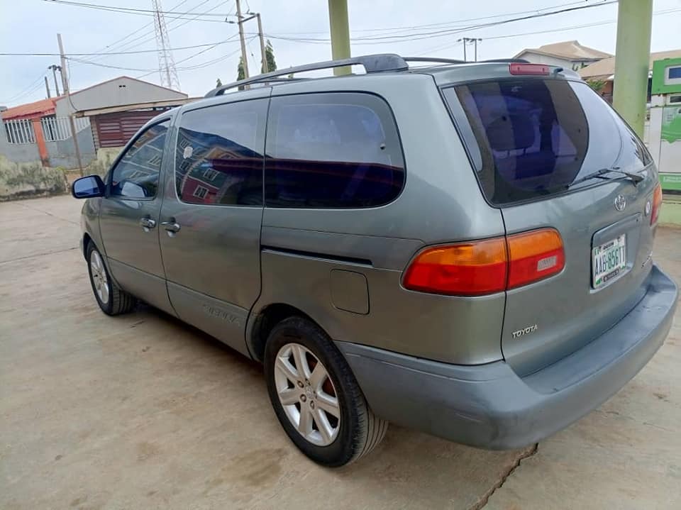 A picture of TOYOTA SIENNA 08101459006