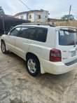 A picture of NEATLY USED TOYOTA HIGHLANDER 2005 PURE FIRST BODY