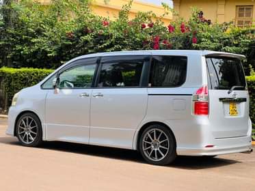 A picture of Toyota Noah UBQ 2009 model petrol engine on sale at