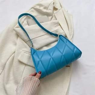 A picture of Hand and shoulder bags