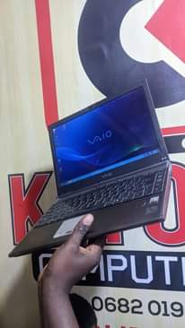 A picture of Offer offer Laptop 150k tu na inakaa na chaji duocore