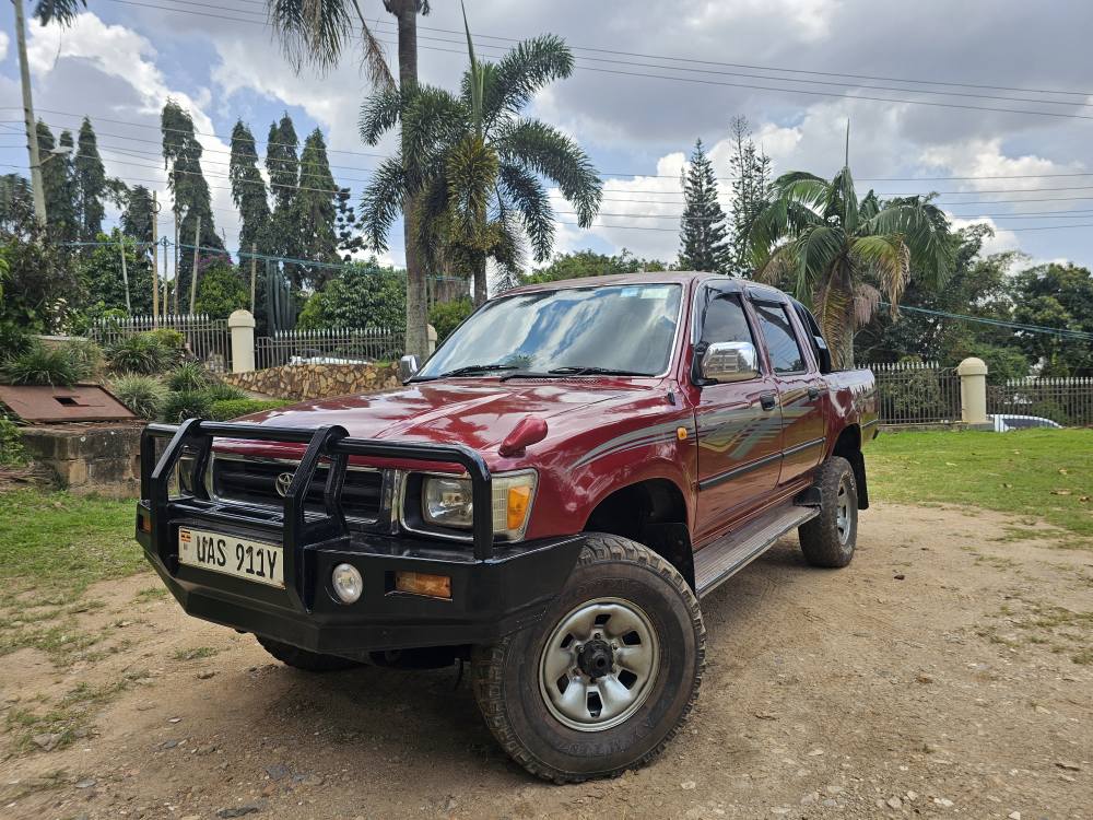 A picture of Toyota Hilux 1995 3L Diesel Manual UGX 25M WhatsApp 0726057699