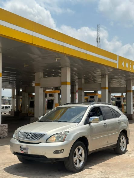 A picture of Highest grade Lexus RX350 08 model Fullest option extremely clean