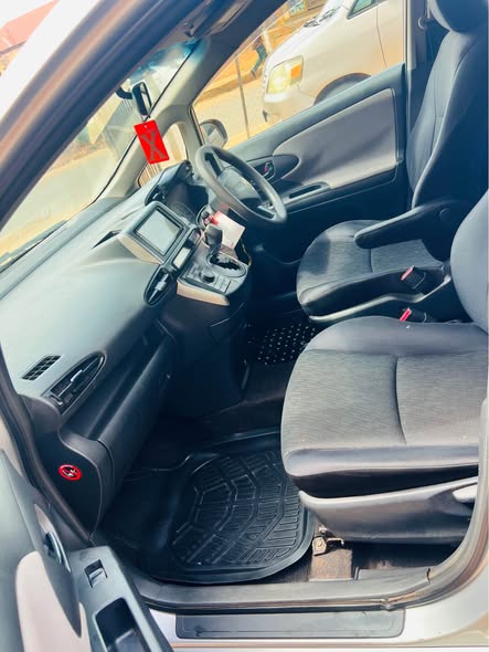 A picture of TOYOTA WISH 2009 22m only 0759317866