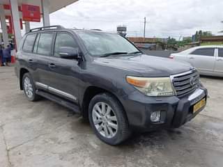 A picture of Toyota Landcruser V8 price 110M