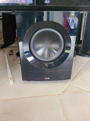 A picture of LG BLU RAY. mziki mnene mshine iko safii Ina spica.