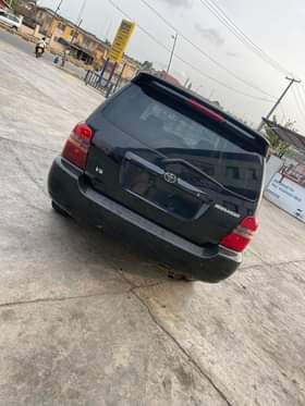A picture of Clean 2004 highlander first body buy and traveling clean in