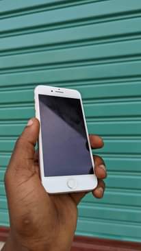 A picture of Iphone 7g 32gb finger kwa 165k zoez nichek 0613512124