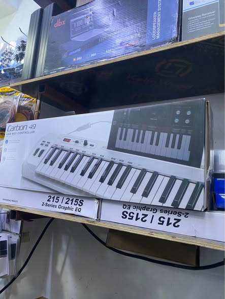 A picture of Studio mid keyboard Samson carbon 49