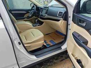 A picture of Toyota Highlander 2014