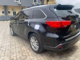 A picture of Toyota HIGHLANDER XLE 2015