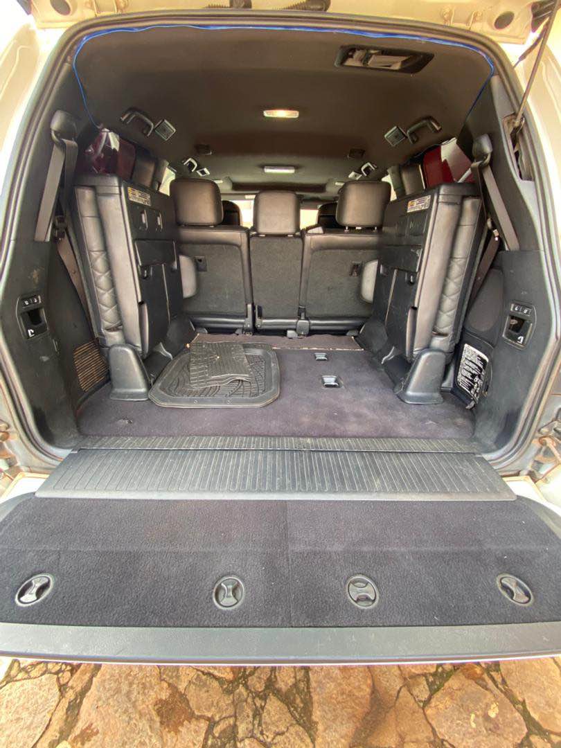 A picture of Landcruiser v8 180m