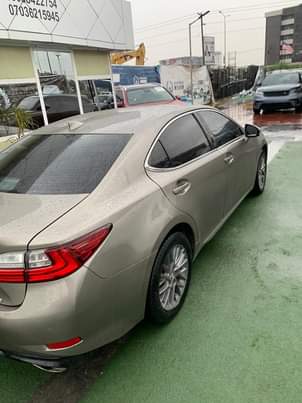 A picture of Lexus Es350