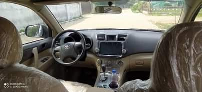 A picture of 2008 highlander untampered engine AC working perfectly good interior Price