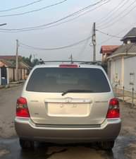 A picture of DIRECT TOKUMBO TOYOTA HIGHLANDER YEAR 2006 SWEET CREAM INTERIOR CUSTOM