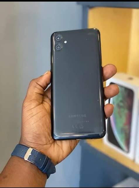 A picture of Samsung A04e