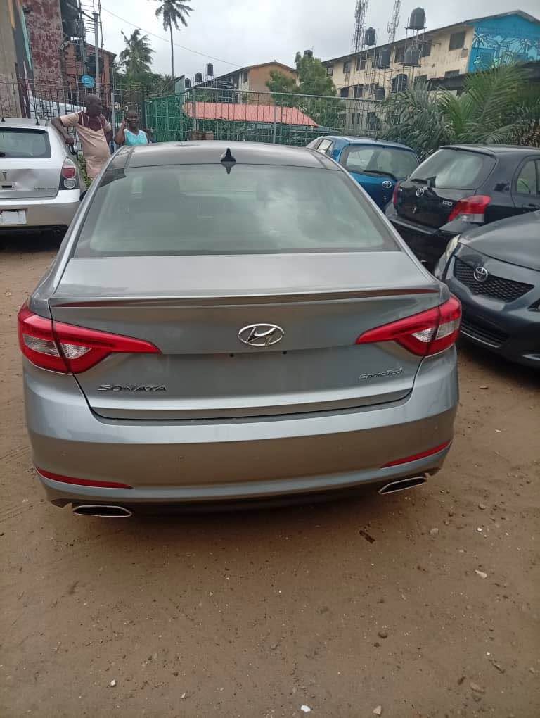 A picture of Toyota sonata full option 2015