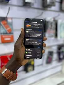A picture of iPhone 13 Pro Max 256gb clean 2 3M like new