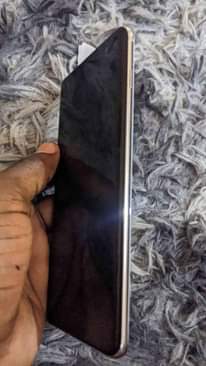 A picture of SAMSUNG S10