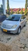 A picture of Toyota ist kali sana cc 1290 engin na gear box
