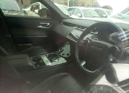 A picture of Range Rover Velar 2018 225m