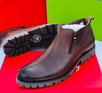 A picture of Tshs 120 000 whatsappcall 0715744451 Free delivery dar mikoani tunatuma