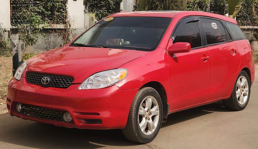 A picture of 2004 toyota matrix