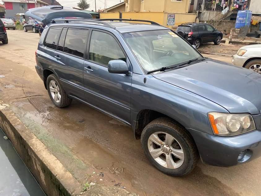 A picture of Awoof Dealers Deal Foreign Used Toks 2003 Highlander 6 6M