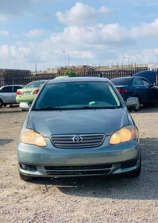 A picture of TOYOTA COROLLA 2004