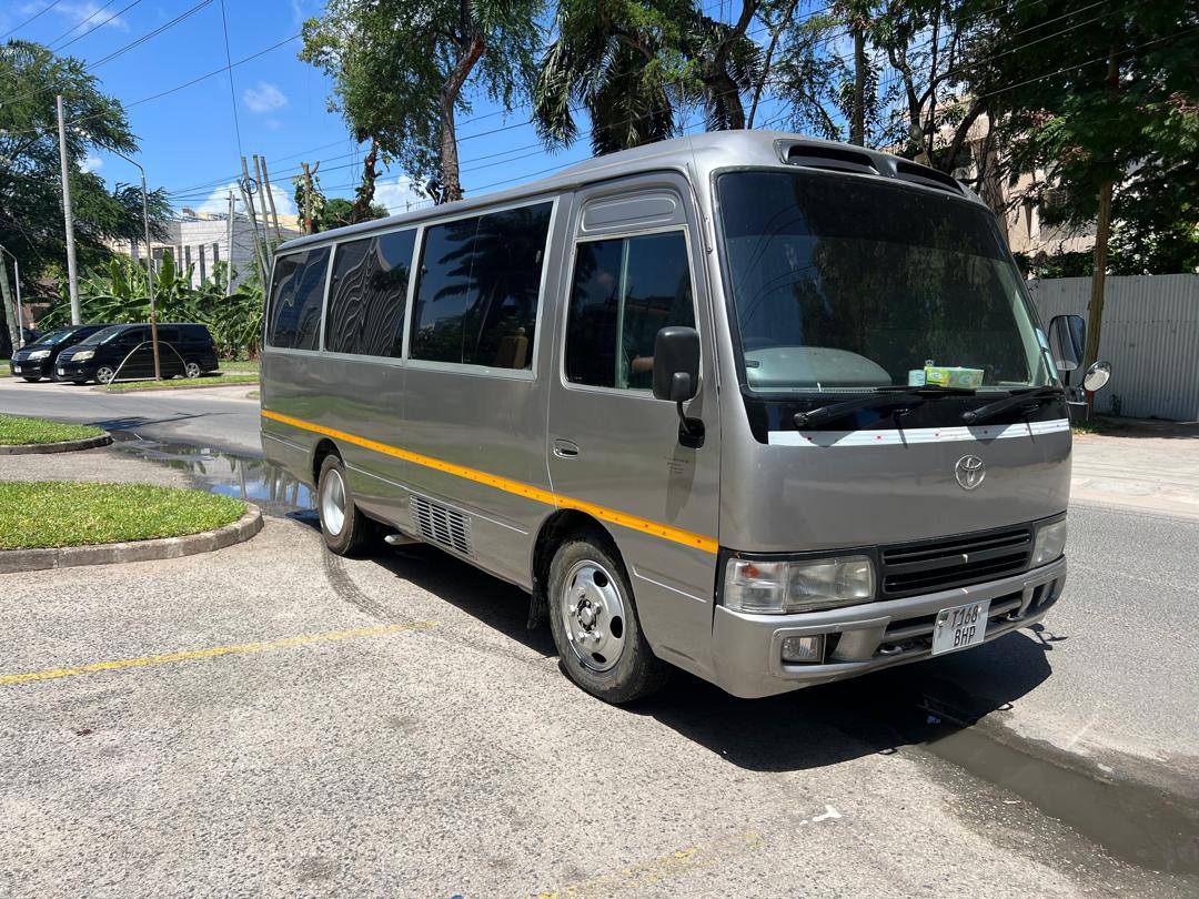 A picture of TOYOTA COASTER
