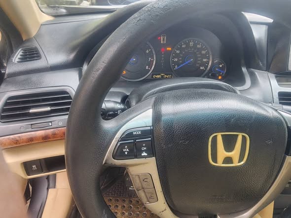 A picture of Honda crossturn 2010