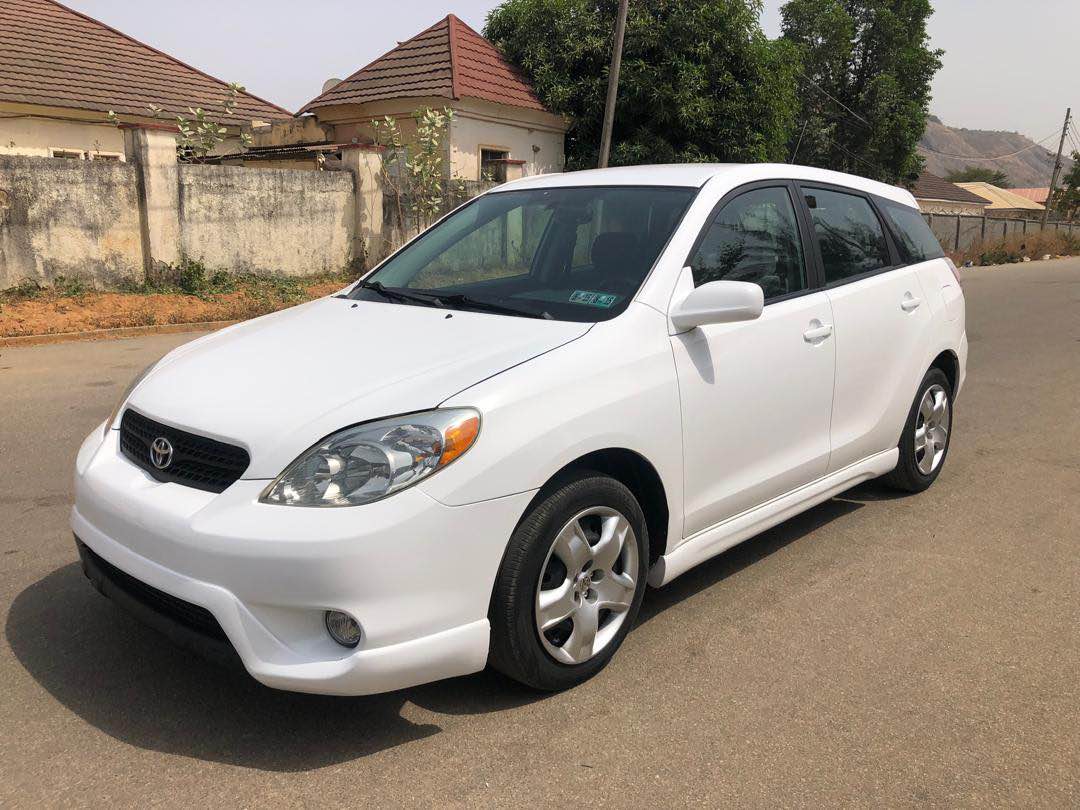 A picture of Toyota matrix 2006
