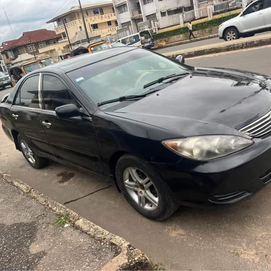 A picture of TOYOTA CAMRY 2004