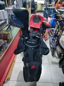 A picture of UK used golf set Ugx.1.200.000 each