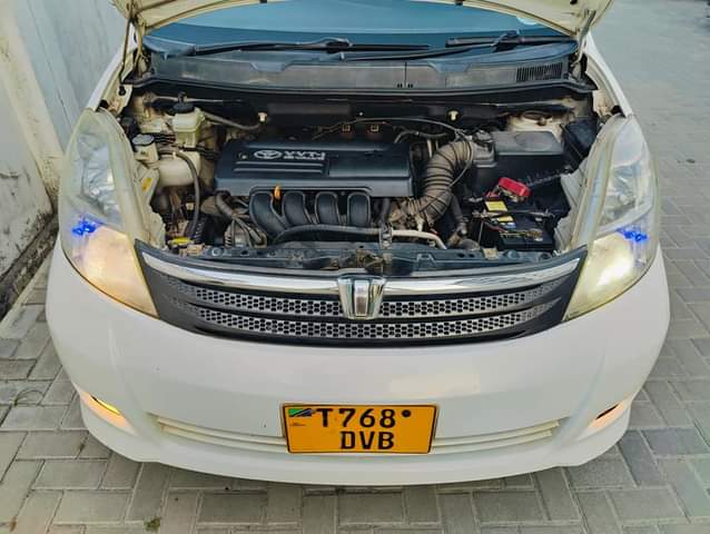 A picture of Toyota isis plantana