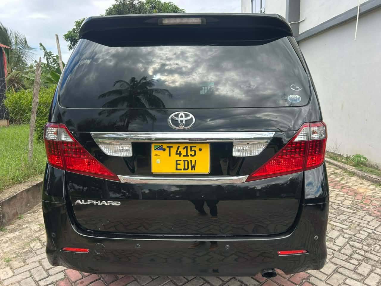 A picture of TOYOTA ALPHARD