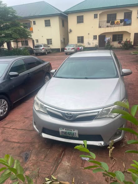 A picture of Toyota Camry 2013 model sound engine and gear transmission a