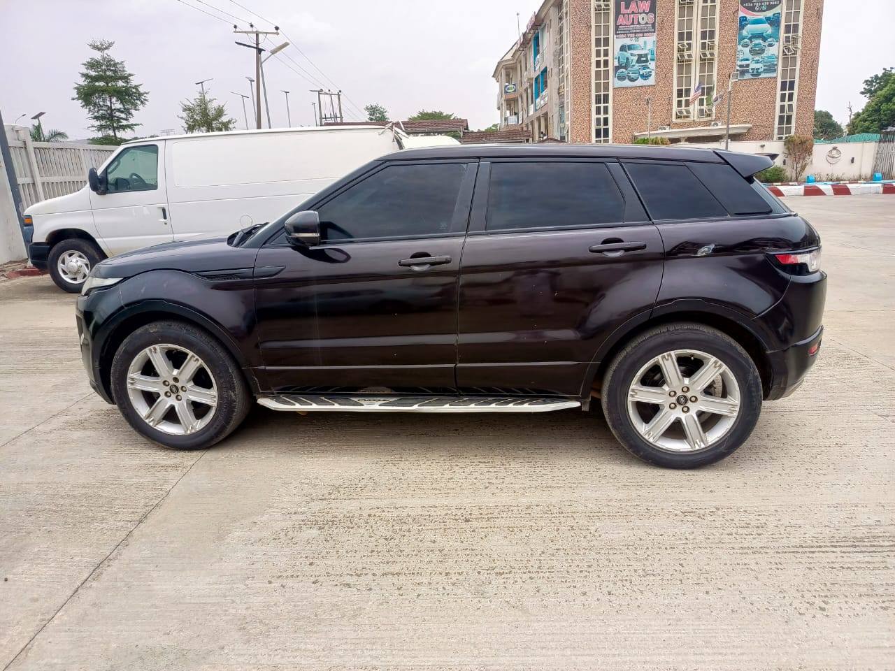 A picture of 2013 range rover evougue in perfect condition 070 8788 510