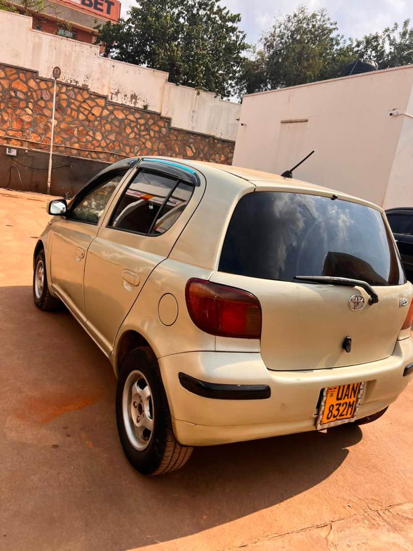 A picture of Vitz 1 3cc 8m