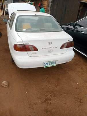 A picture of Toyota Corolla 1998