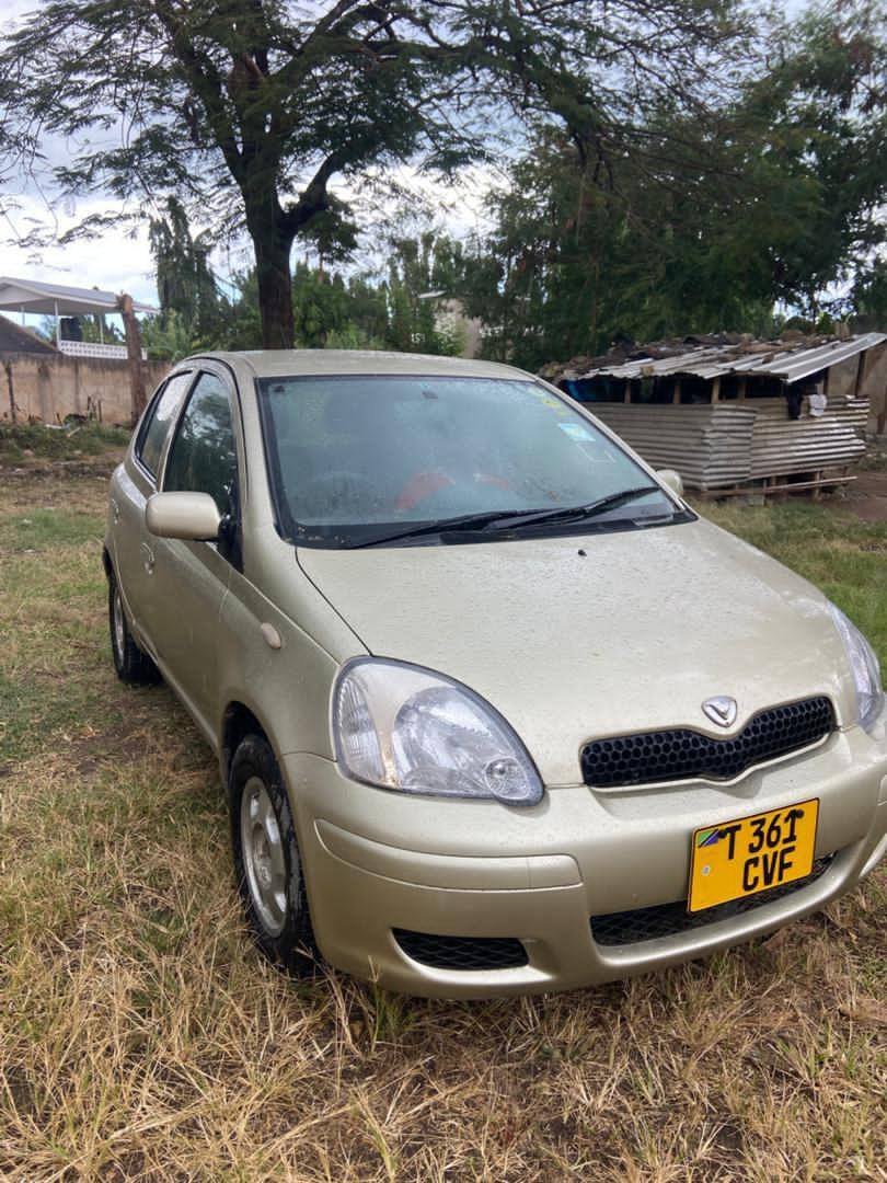 A picture of Toyota vitz old model kali sana BEI MIL 4 5