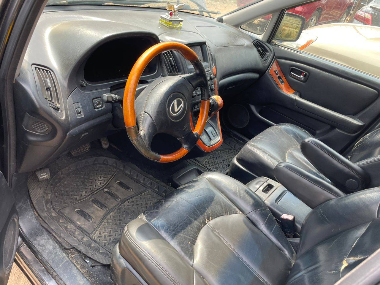 A picture of Lexus RX300 2000