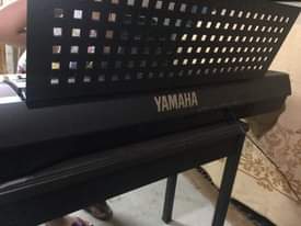 A picture of Yamaha psr 520 keyboard piano